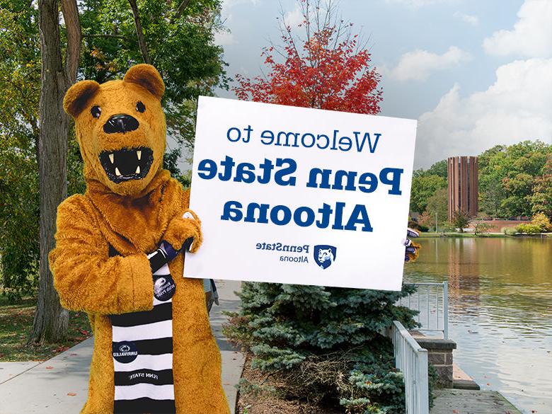 The Nittany Lion mascot holding up a sign reading Welcome to <a href='http://0pdf.danaerem.com'>十大网投平台信誉排行榜</a>阿尔图纳分校